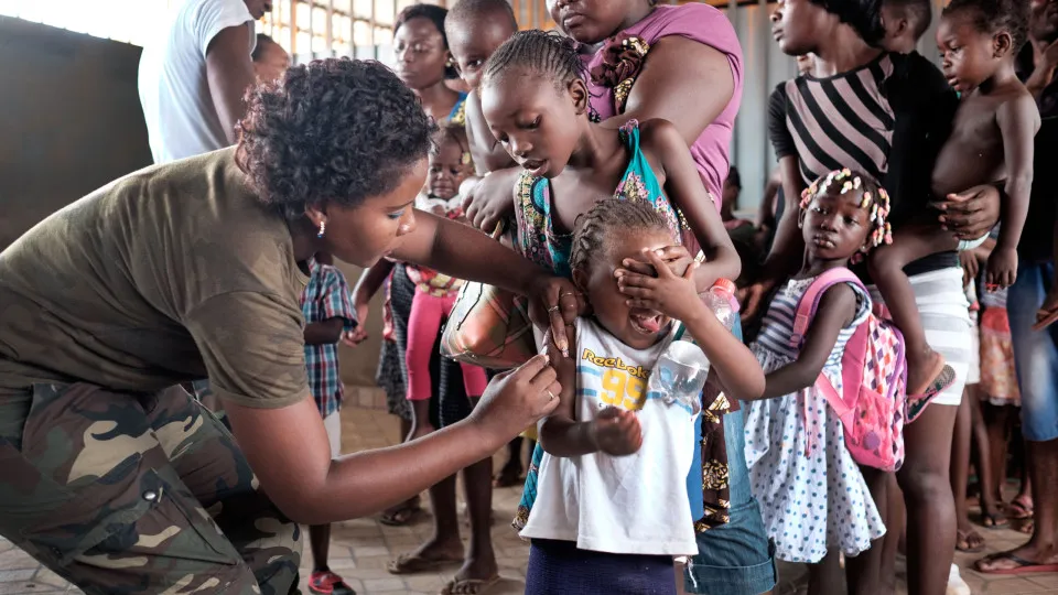 ANGOLA QUER VACINAR NOVE MILHÕES DE CRIANÇAS CONTRA A POLIOMIELITE