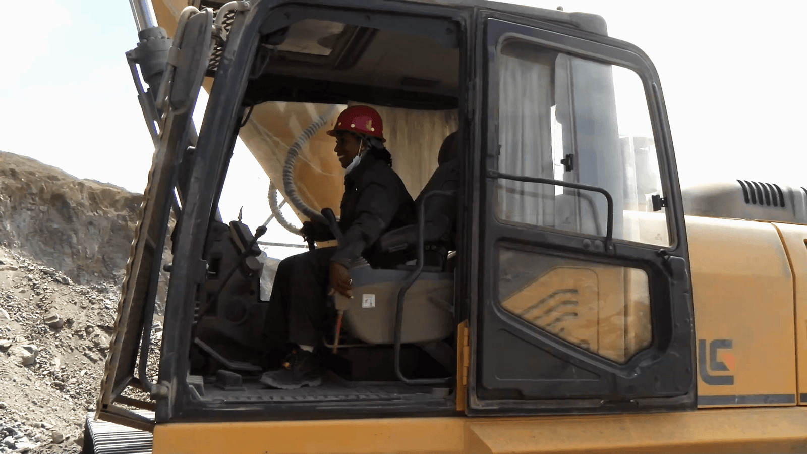 “MUDJER TEM FORÇA DE CABALO”, AFIRMA DENISE MONTEIRO