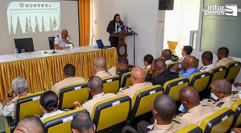 MINISTRA PEDE MAIOR ENGAJAMENTO MILITAR EM REFORMAS E PRONTIDÃO OPERACIONAL