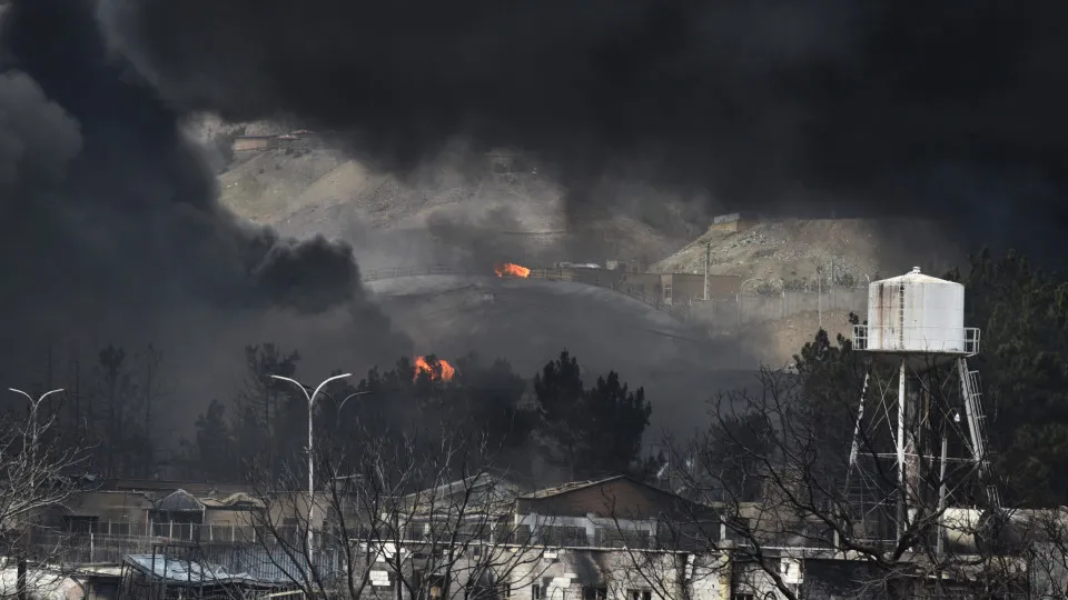 ISRAEL LANÇA NOVA ONDA DE ATAQUES “NO CORAÇÃO” DE TEERÃO