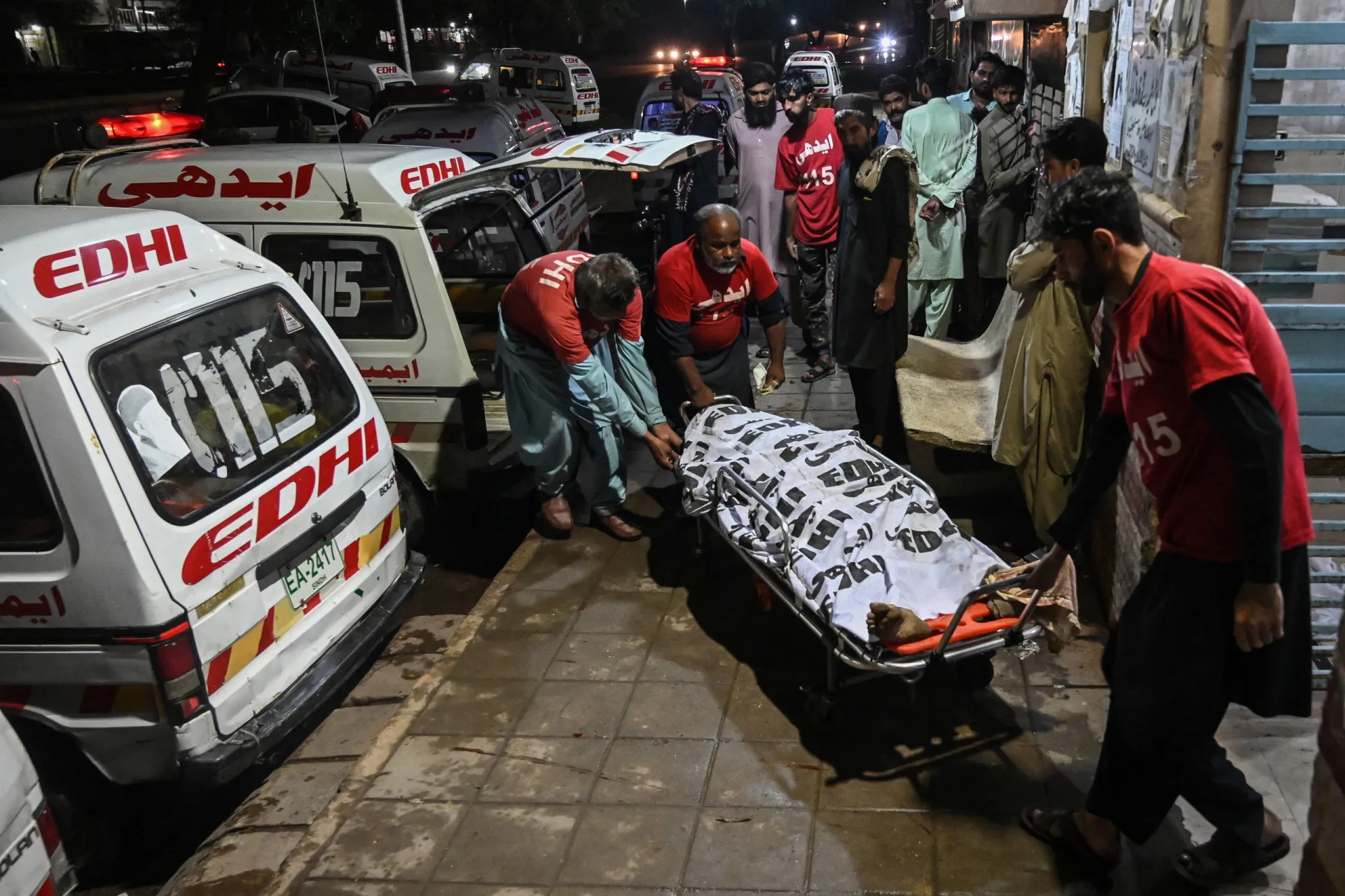 15 PESSOAS MORRERAM DEVIDO ÀS CHUVAS FORTES NO PAQUISTÃO