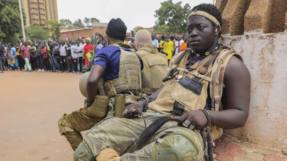 EXÉRCITO E EXTREMISTAS NO BURKINA FASO COMETEM CRIMES CONTRA A HUMANIDADE