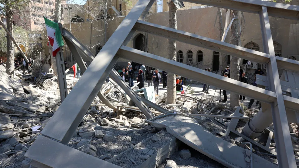 PELO MENOS 18 MORTOS EM ATAQUE AÉREO PERTO DE TEERÃO