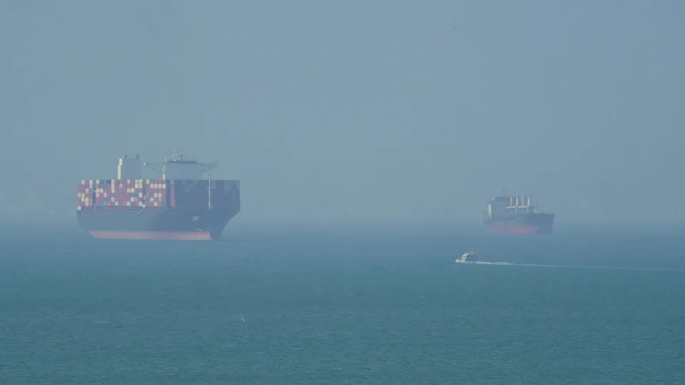 EUA REIVINDICAM BLOQUEIO DE 42 NAVIOS NO ESTREITO DE ORMUZ