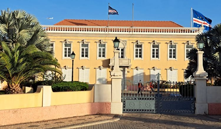 PRESIDENTE DA REPÚBLICA VETA DIPLOMA POR INCONSTITUCIONALIDADE