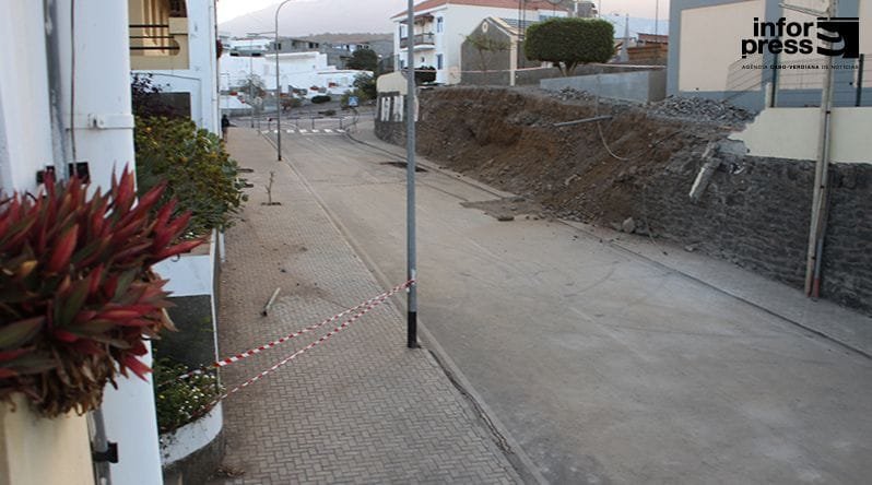 SÃO FILIPE: AVENIDA AMÍLCAR CABRAL CONTINUA CONDICIONADA APÓS ACIDENTE COM MÁQUINA