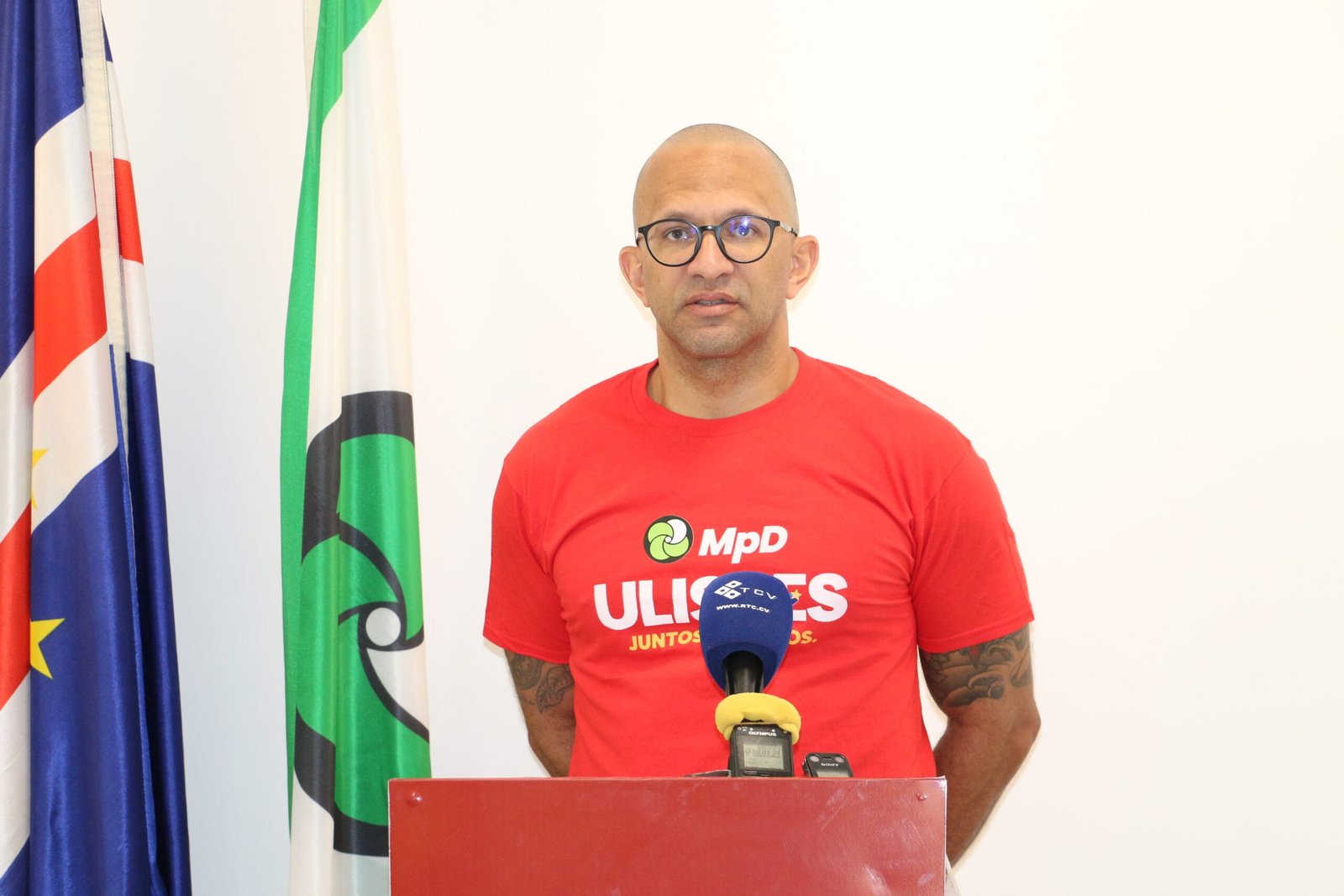MPD ACUSA PAICV DE IRREGULARIDADES NA CAMPANHA