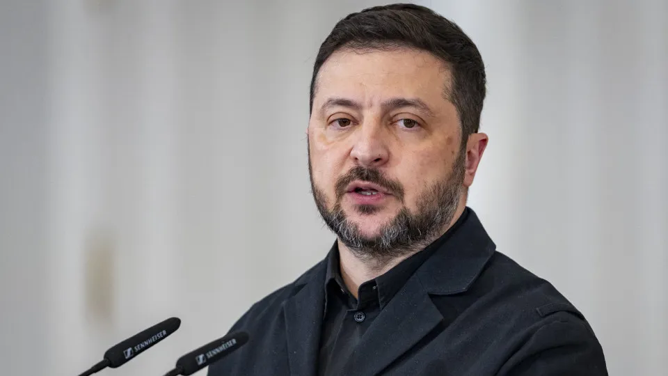 ZELENSKY DIZ QUE RÚSSIA IGNOROU CESSAR-FOGO DA UCRÂNIA