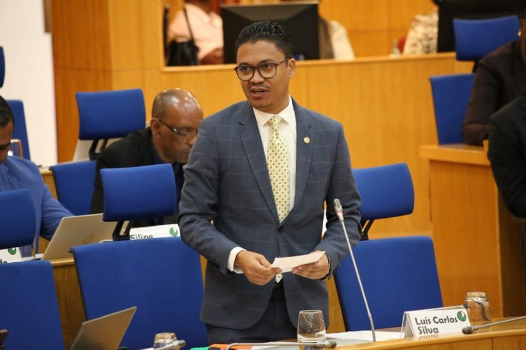​LUÍS CARLOS SILVA ELEITO LÍDER PARLAMENTAR DO MPD