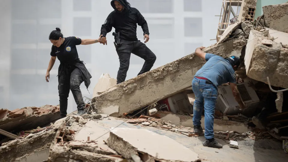 VENEZUELA: NOVO BALANÇO SOBE PARA 235 MORTOS E 4.300 FERIDOS APÓS SISMOS