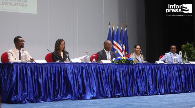 PARLAMENTO DA XI LEGISLATURA COM EQUILÍBRIO DE GÉNERO E PREDOMINÂNCIA DE DEPUTADOS  