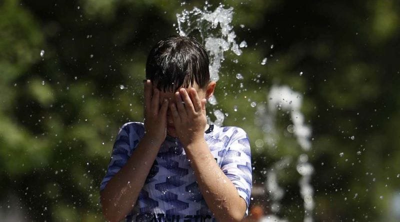 QUASE 70 MIL PESSOAS SEM ENERGIA EM FRANÇA DEVIDO A APAGÃO PROVOCADO PELO CALOR