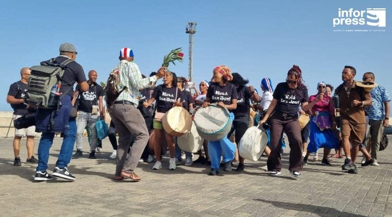 PORTO NOVO: TAMBOREIRAS DA ASSOCIAÇÃO SÃO JOÃO BAPTISTA DE ROTTERDAM PARTICIPAM NAS FESTIVIDADES