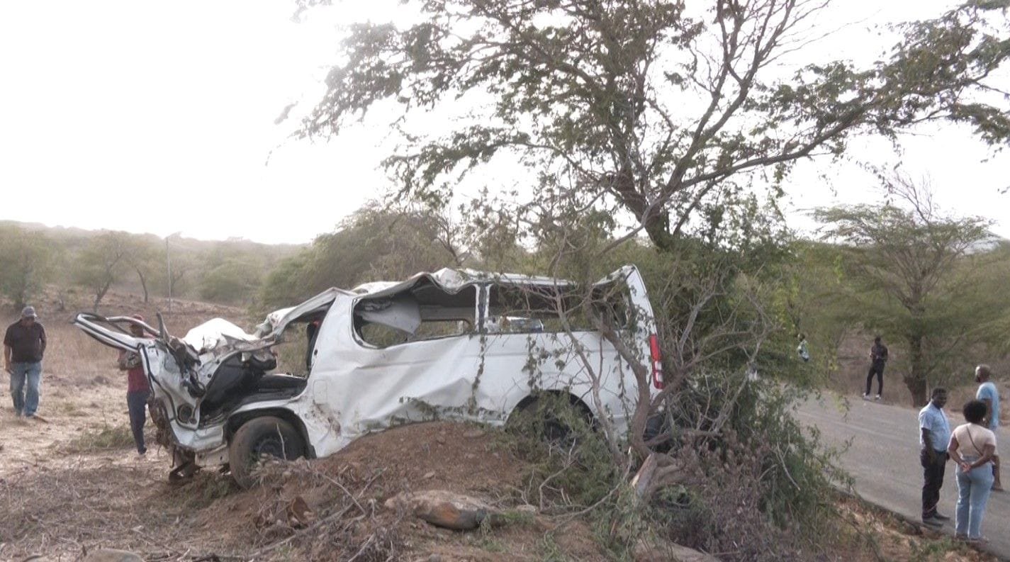 TARRAFAL: DUAS MORTES E 17 FERIDOS EM ACIDENTE  (Actualizada)