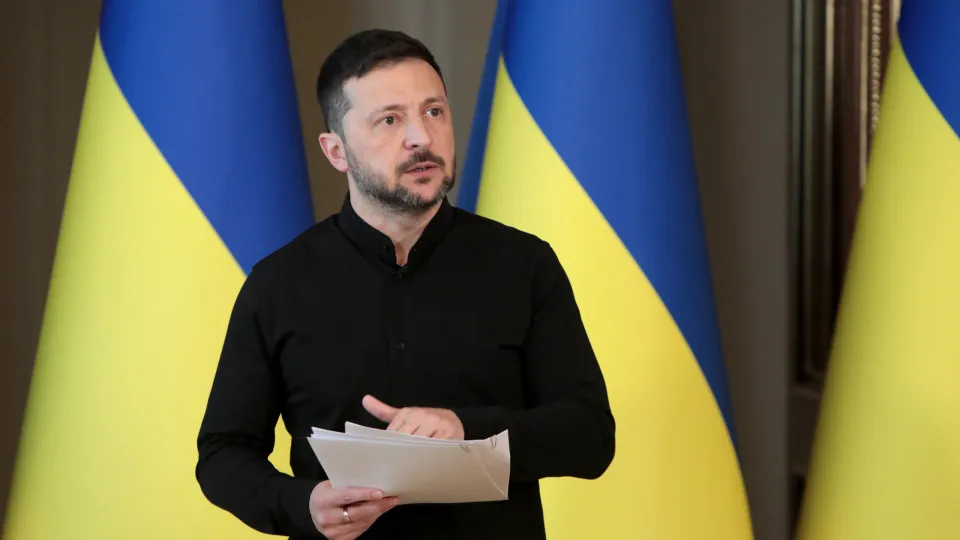 ZELENSKY OBTÉM PROMESSAS DE APOIO ADICIONAL NA CIMEIRA DO G7