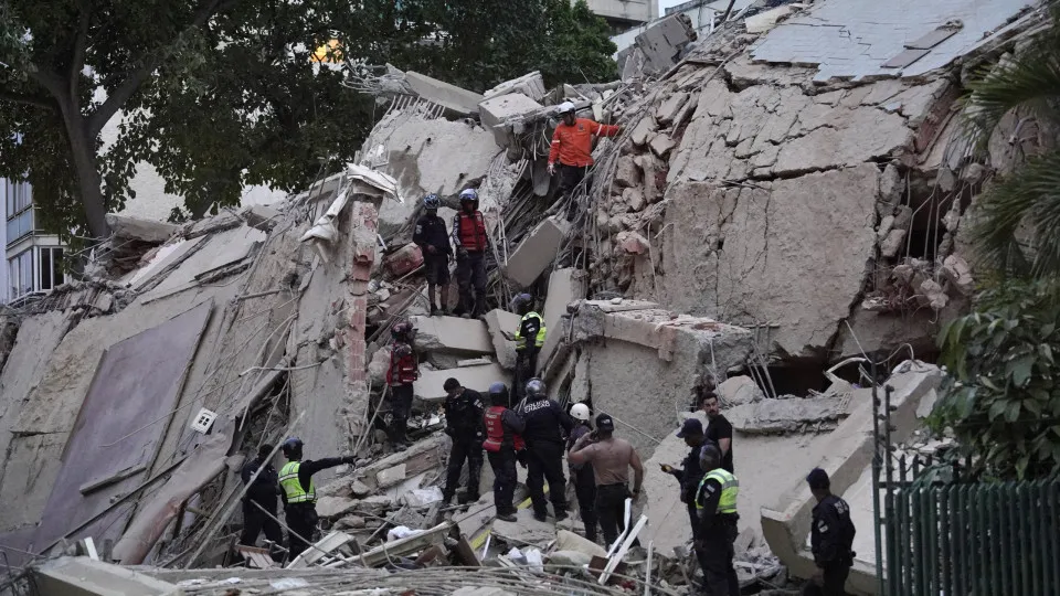 SISMOS CAUSARAM 32 MORTOS E 700 FERIDOS – ­PRESIDENTE DA VENEZUELA