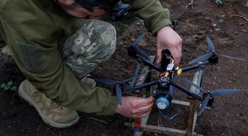 PELO MENOS 12 MORTOS EM ATAQUES DE DRONES UCRANIANOS NO CENTRO DA RÚSSIA