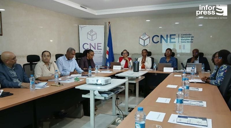 DIÁSPORA CABO-VERDIANA PEDE MAIOR APROXIMAÇÃO À POLÍTICA NACIONAL E RECENSEAMENTO AUTOMÁTICO – CNE