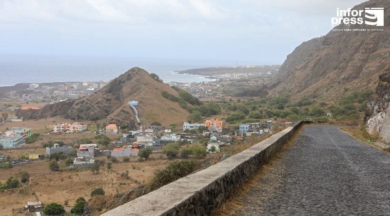 FOGO: GOVERNO PROMETE APOIO À HABITAÇÃO E INTERVENÇÃO ESTRUTURANTE NO TALUDE DE SUMBANGO