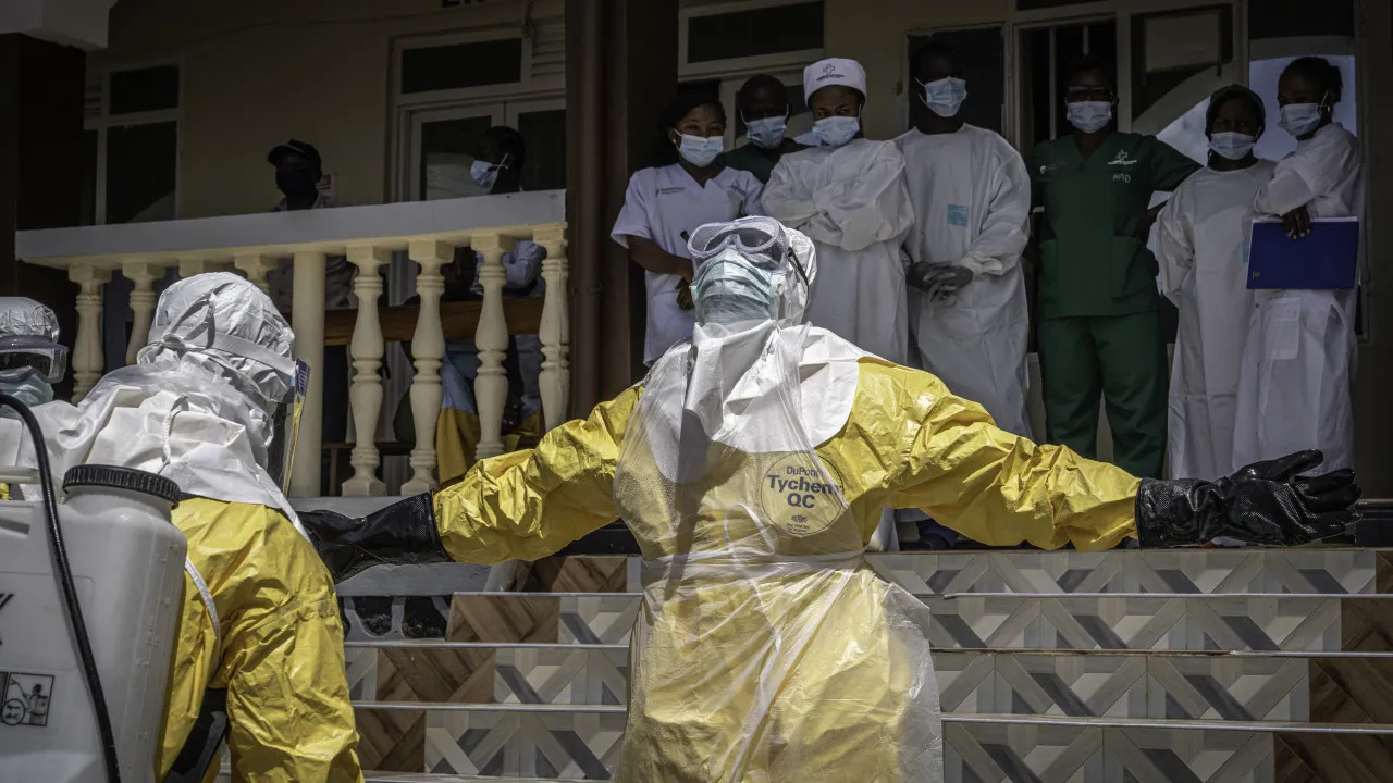 ÉBOLA NA RDCONGO CONTINUA “MASSIVA E LETAL”