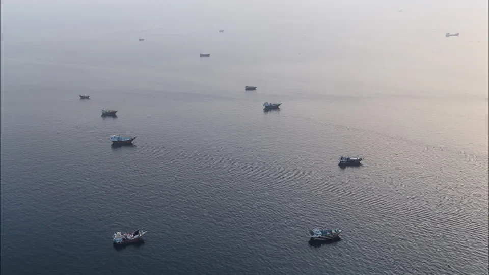 GOVERNO IRANIANO AFIRMA TER ATACADO OUTRO PETROLEIRO NO ESTREITO DE ORMUZ