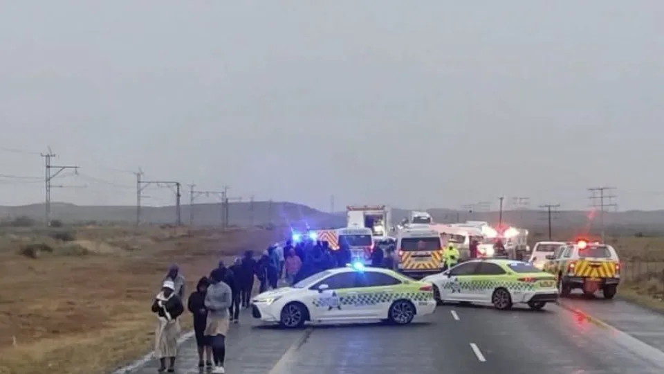 21 MORTOS EM ACIDENTE RODOVIÁRIO NA ÁFRICA DO SUL