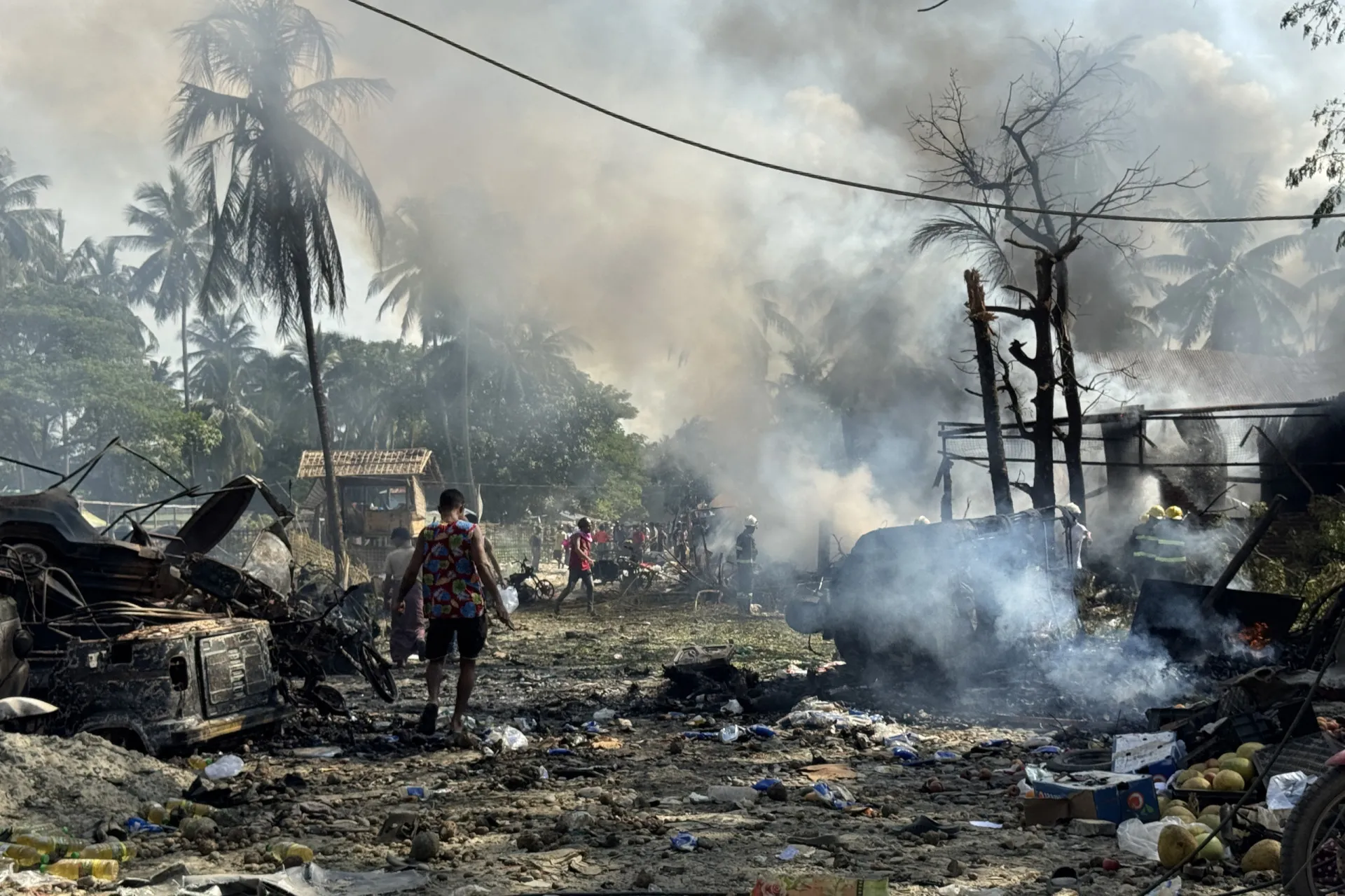 PELO MENOS 50 MORTOS EM ATAQUE AÉREO CONTRA MERCADO NO MYANMAR